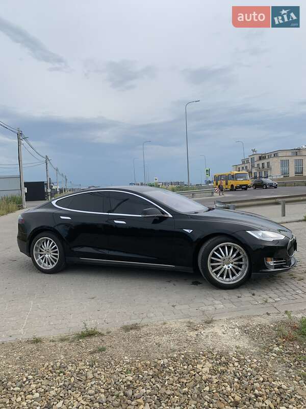 Ліфтбек Tesla Model S 2013 в Львові