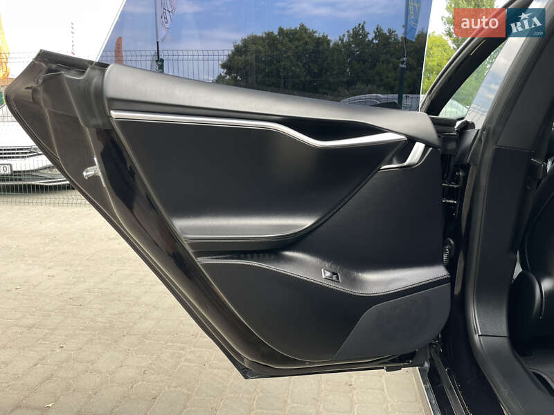 Лифтбек Tesla Model S 2018 в Бердичеве