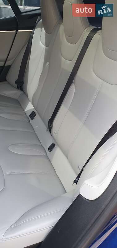 Ліфтбек Tesla Model S 2015 в Ірпені