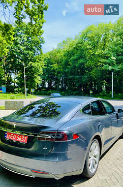 Лифтбек Tesla Model S 2015 в 