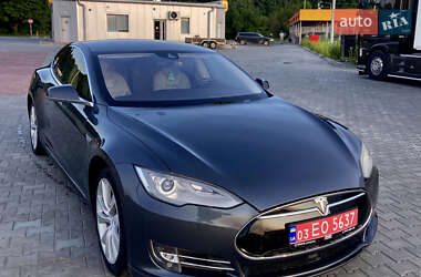 Лифтбек Tesla Model S 2015 в 