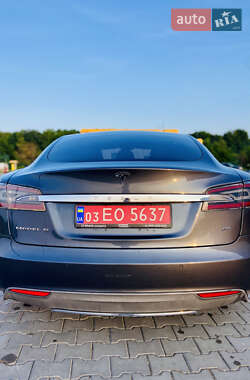 Лифтбек Tesla Model S 2015 в 