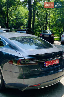 Лифтбек Tesla Model S 2015 в 