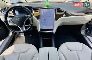 Лифтбек Tesla Model S 2015 в 