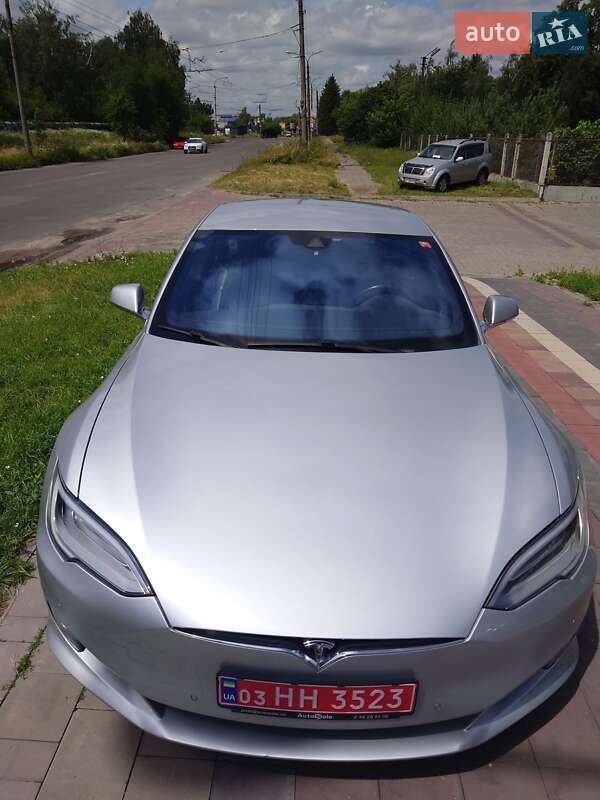 Лифтбек Tesla Model S 2016 в Луцке