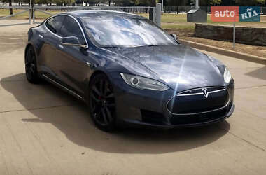 Лифтбек Tesla Model S 2015 в Львове