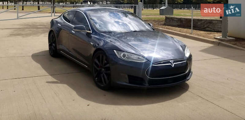 Ліфтбек Tesla Model S 2015 в Львові фото 5 Ліфтбек Tesla Model S 2015 в Львові