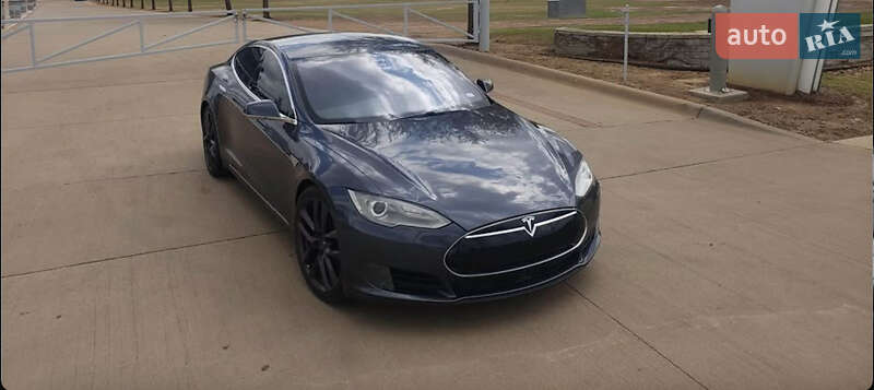 Tesla Model S 2015