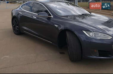 Лифтбек Tesla Model S 2015 в Львове