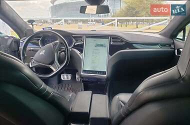 Лифтбек Tesla Model S 2015 в Львове