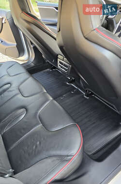 Лифтбек Tesla Model S 2013 в 