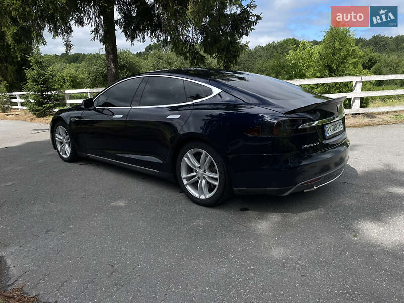 Лифтбек Tesla Model S 2013 в Любаре
