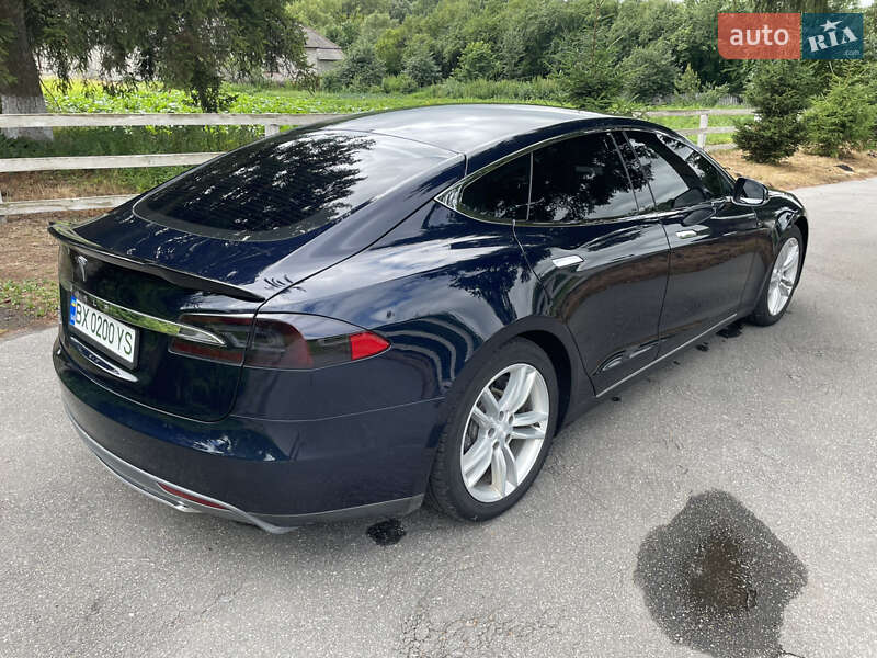 Лифтбек Tesla Model S 2013 в Любаре