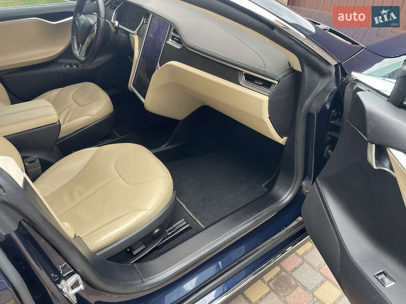 Лифтбек Tesla Model S 2013 в Любаре