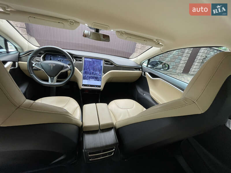 Лифтбек Tesla Model S 2013 в Любаре
