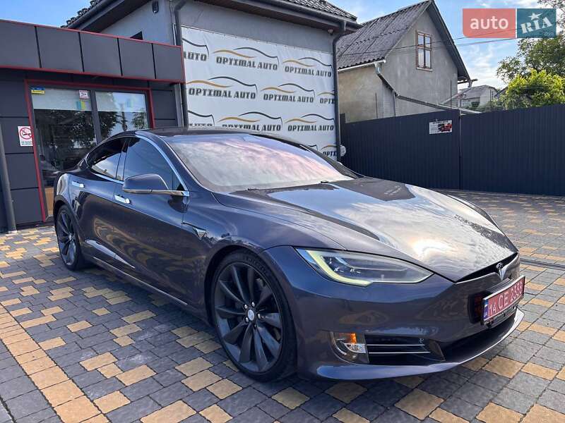 Ліфтбек Tesla Model S 2017 в Львові