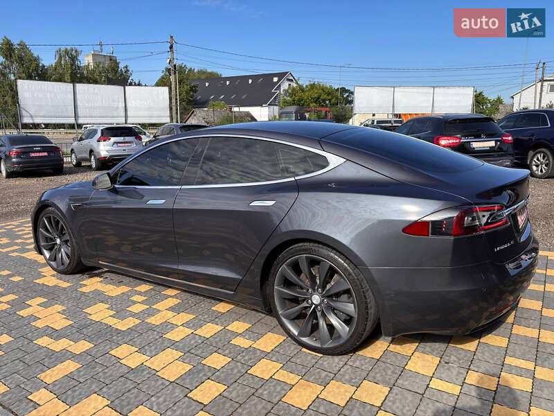Ліфтбек Tesla Model S 2017 в Львові