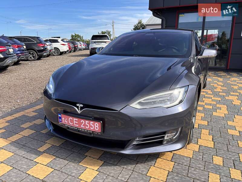 Ліфтбек Tesla Model S 2017 в Львові