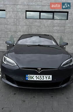 Лифтбек Tesla Model S 2016 в 