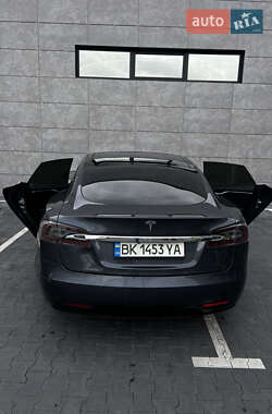 Лифтбек Tesla Model S 2016 в 