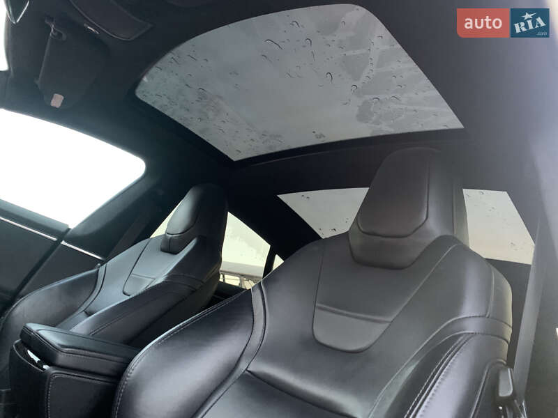 Ліфтбек Tesla Model S 2016 в Сарнах