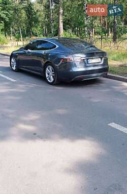 Лифтбек Tesla Model S 2015 в 