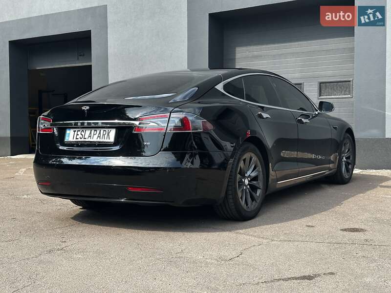Ліфтбек Tesla Model S 2017 в Києві