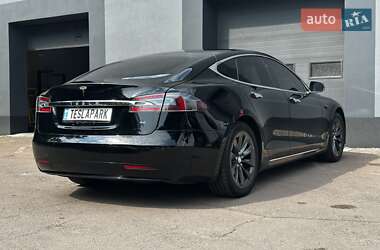 Лифтбек Tesla Model S 2017 в 