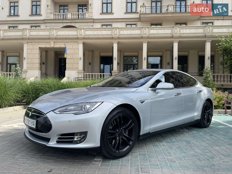 Ліфтбек Tesla Model S 2014 в 