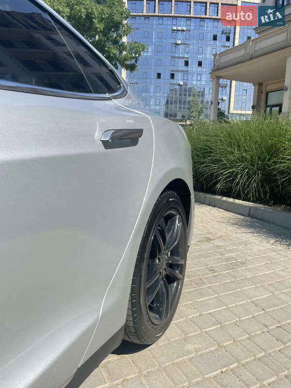 Ліфтбек Tesla Model S 2014 в Одесі