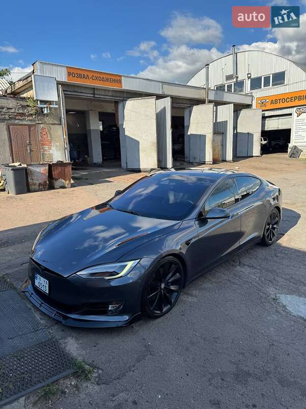 Лифтбек Tesla Model S 2018 в Чернигове