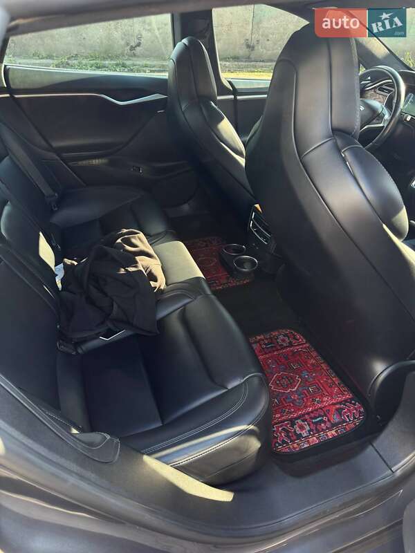 Лифтбек Tesla Model S 2018 в Чернигове