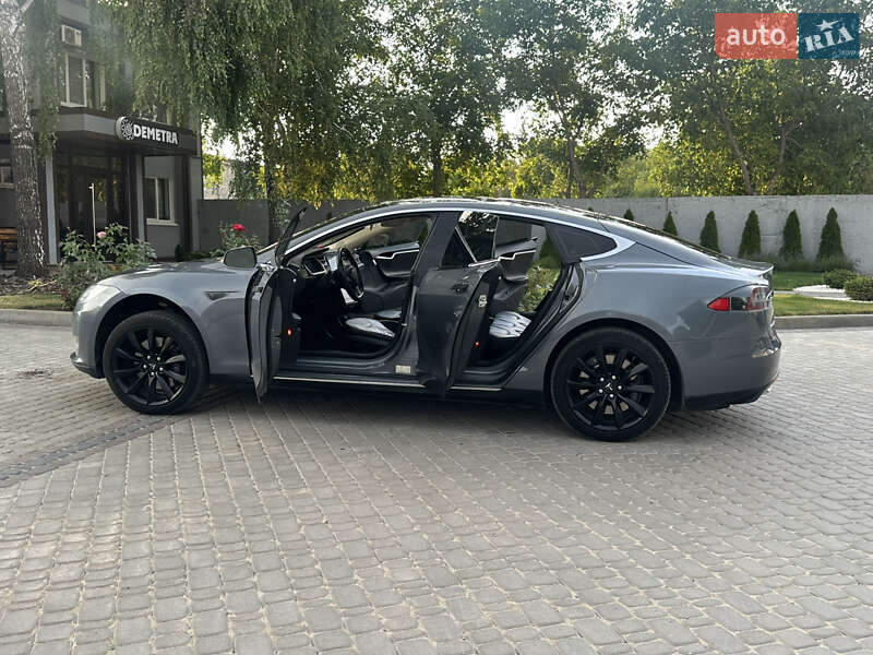 Лифтбек Tesla Model S 2013 в Кропивницком