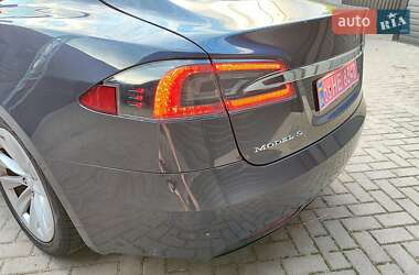 Лифтбек Tesla Model S 2016 в 