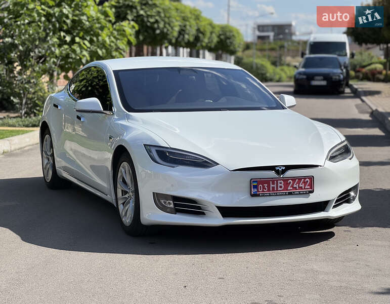 Лифтбек Tesla Model S 2016 в 
