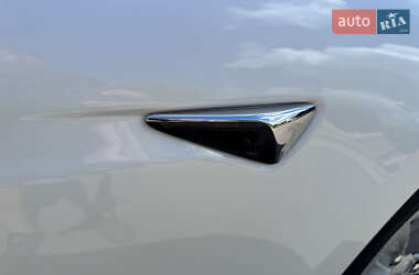 Лифтбек Tesla Model S 2016 в 