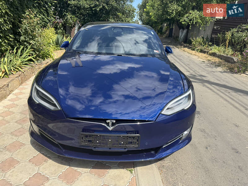 Лифтбек Tesla Model S 2017 в 
