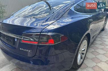 Лифтбек Tesla Model S 2017 в 