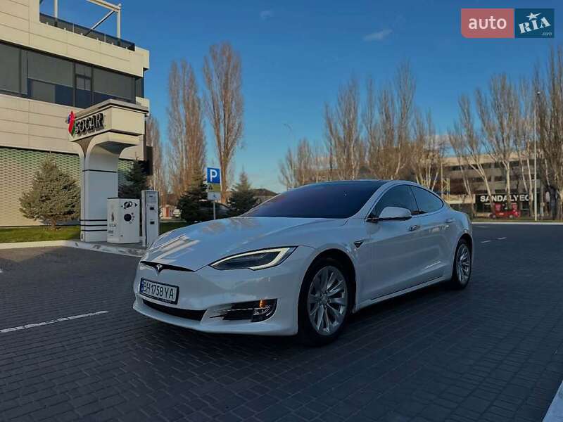 Ліфтбек Tesla Model S 2018 в Львові