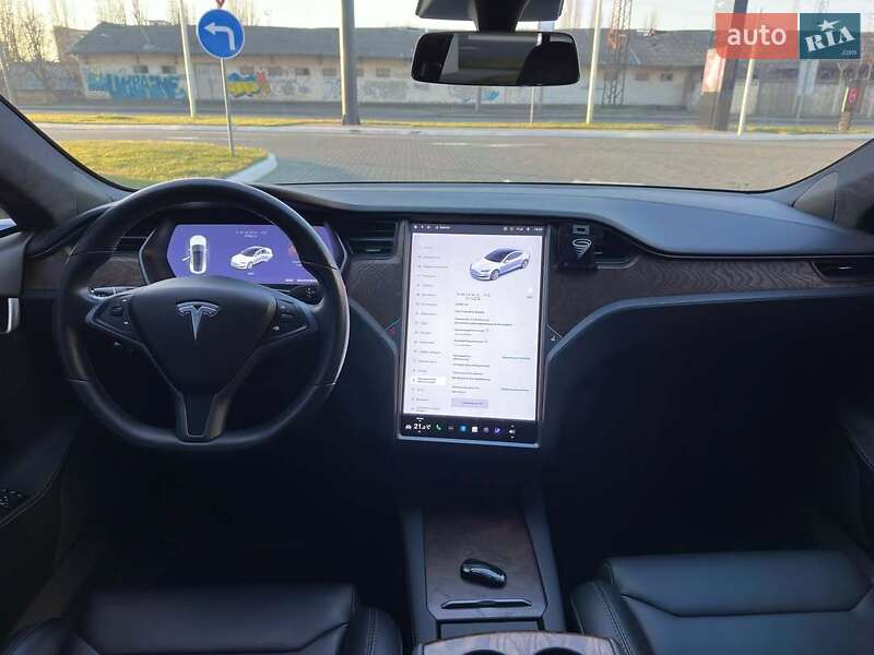 Ліфтбек Tesla Model S 2018 в Львові