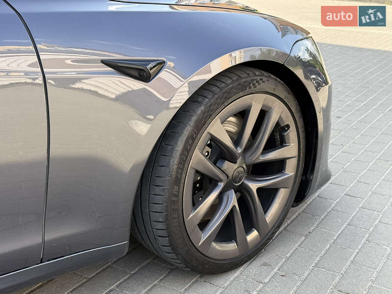 Лифтбек Tesla Model S 2022 в Львове