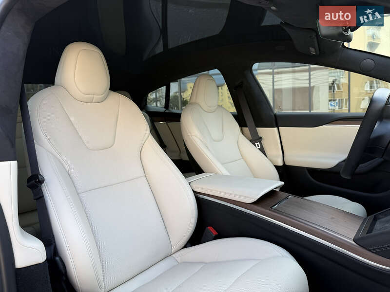 Лифтбек Tesla Model S 2022 в Львове