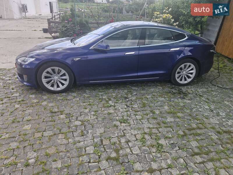 Лифтбек Tesla Model S 2016 в Киеве