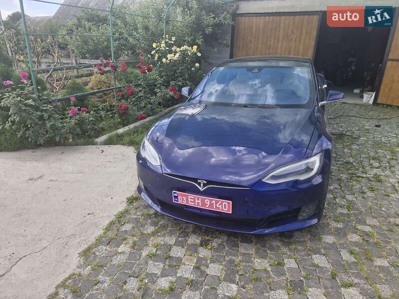 Tesla Model S 2016