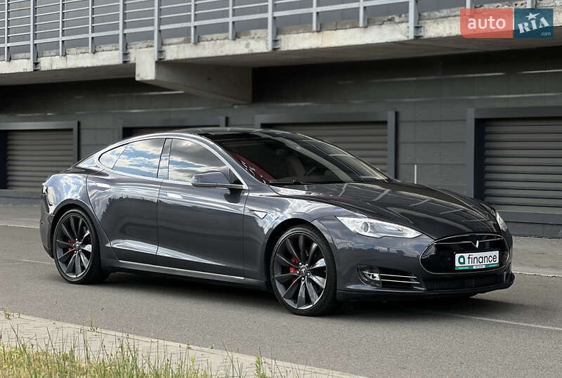 Ліфтбек Tesla Model S 2015 в Києві