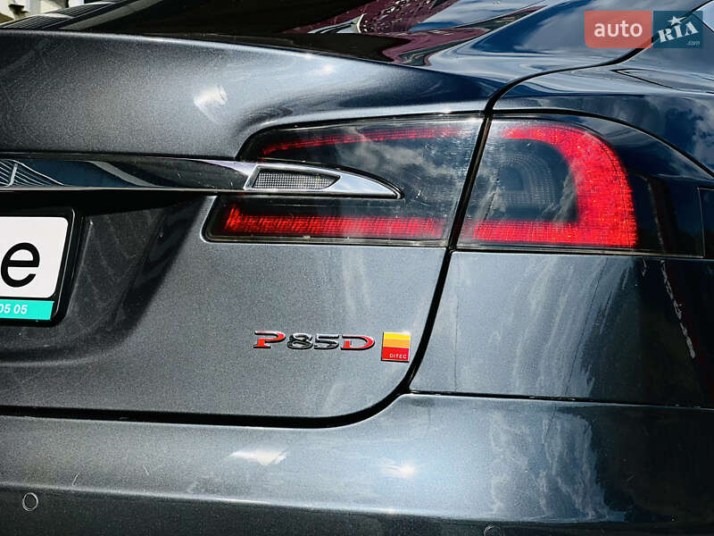 Ліфтбек Tesla Model S 2015 в Києві