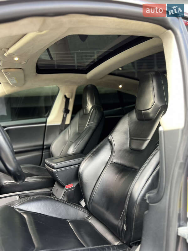 Ліфтбек Tesla Model S 2015 в Києві