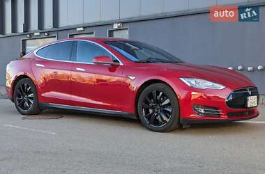 Лифтбек Tesla Model S 2015 в 