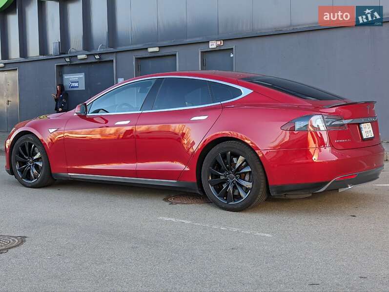 Лифтбек Tesla Model S 2015 в Киеве фото 7 Лифтбек Tesla Model S 2015 в Киеве