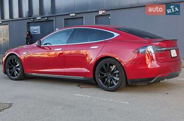 Лифтбек Tesla Model S 2015 в 